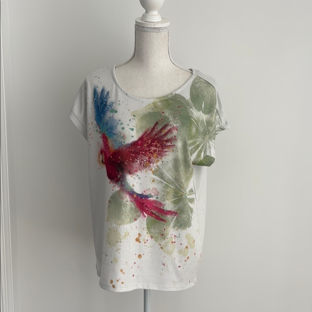 NWT Colorful Parrot Graphic T-Shirt